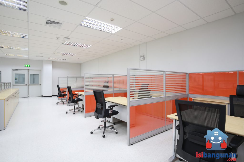 pembatas dinding kantor